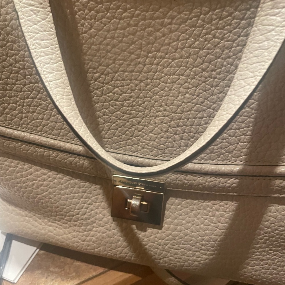 Kate spade Elegant off White Leather Handbag with cream color signature lining. - Picture 4 of 9